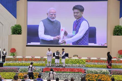 Hon'ble PM felicitating 46 CTS & CITS Topper Trainees at 4th Kaushal Deekshant Samaroh 2025 on 4th Oct 2025 at Vigyan Bhawan
