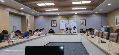 स्वच्छता पखवाड़ा–2026 के अंतर्गत चल रही पोस्टर निर्माण प्रतियोगिता